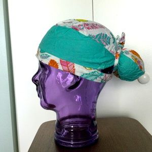 Hair cap with color block and feather print.